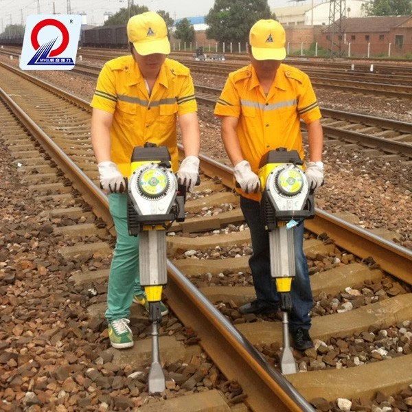 Internal combustion rail tamper